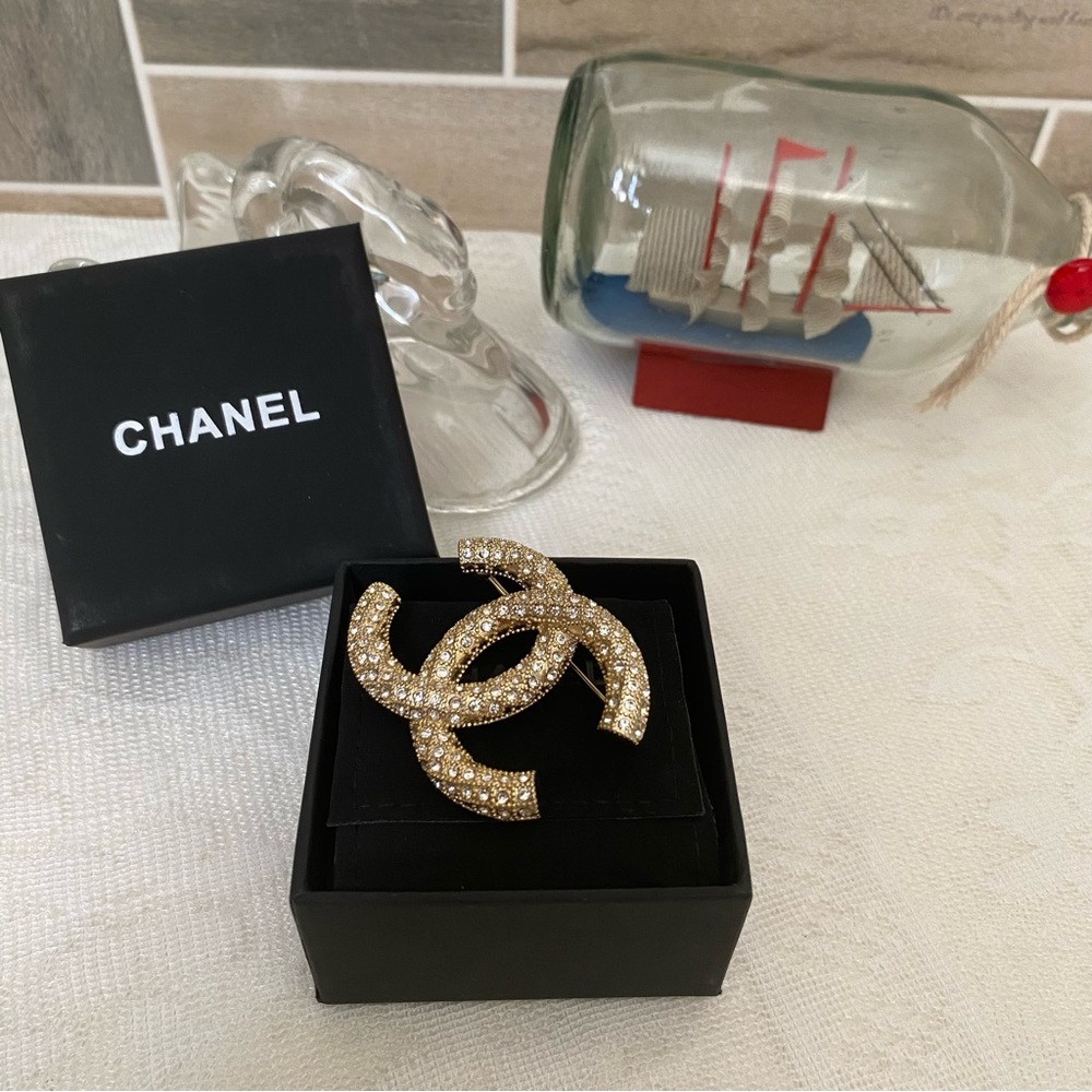 Chanel Women's Gold Crystal Brooch - Picture 3 of 8